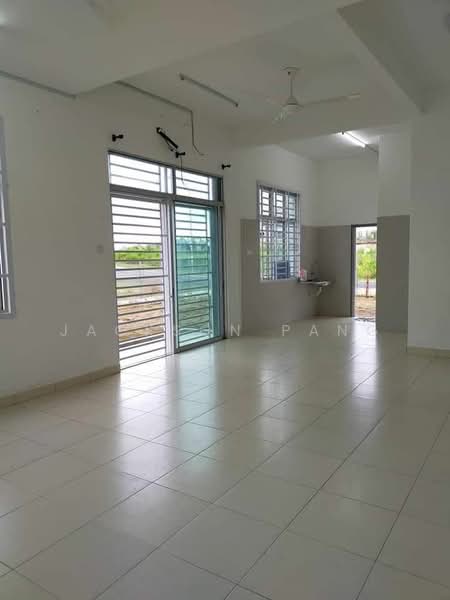 Rumah Banglo untuk Disewa di Kelapa Sawit (Kulai) - Jackson Pang - Living Room - PropertyGuru.com.my