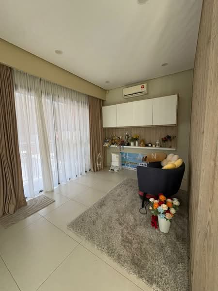 3-storey Terraced House for Sale in Batu Uban (Gelugor) - Jonathan Chng - Living Room - PropertyGuru.com.my