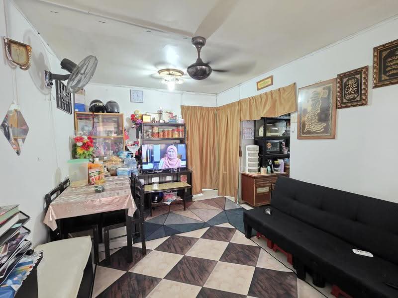 Flat for Sale at Flat Pandan Jaya - Frank Low - Living Room - PropertyGuru.com.my