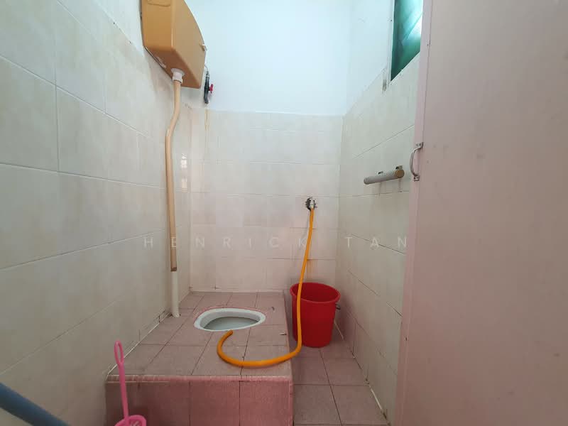 1-storey Terraced House for Rent in Seksyen 17 (Shah Alam) - Henrick Tan - Bathroom - PropertyGuru.com.my