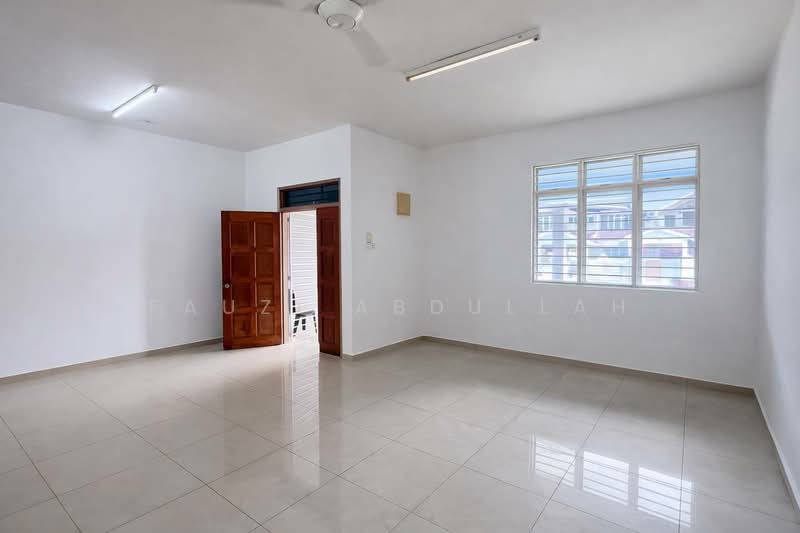 Rumah Teres untuk Dijual di Taman Selayang Utama (Selayang) - Fauzi Abdullah - Living Room - PropertyGuru.com.my