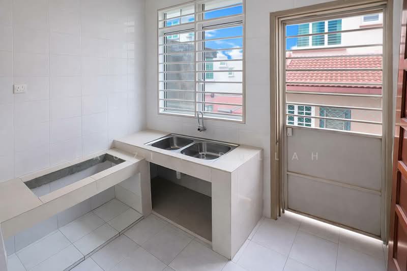 Rumah Teres untuk Dijual di Taman Selayang Utama (Selayang) - Fauzi Abdullah - Kitchen - PropertyGuru.com.my