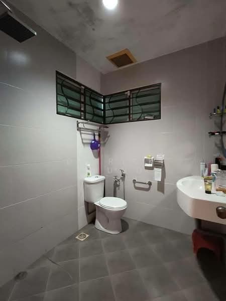 Taman Pengkalan Tiara untuk Untuk Dijual - RM 550,000, Apr 2026 - Bathroom - PropertyGuru.com.my