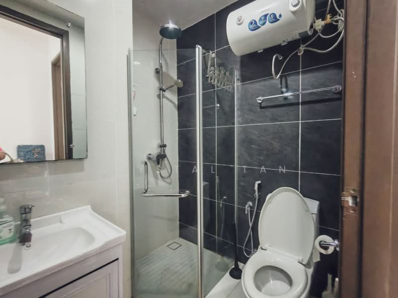 Condominium for Sale at Amberside @ Country Garden Danga Bay - Crystal Tan - Bathroom - PropertyGuru.com.my