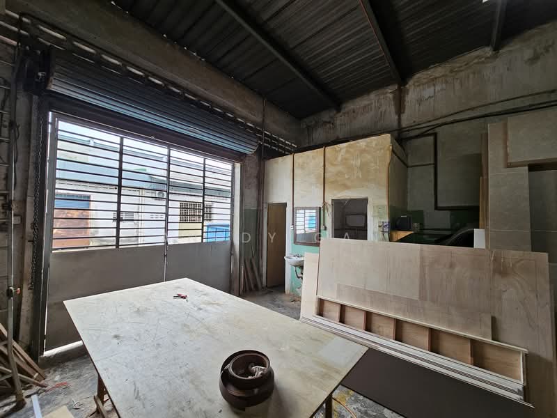 Terrace Factory for Sale in Taman Perindustrian Pandamaran (Pelabuhan Klang) - Anddy Gan - Interior - PropertyGuru.com.my
