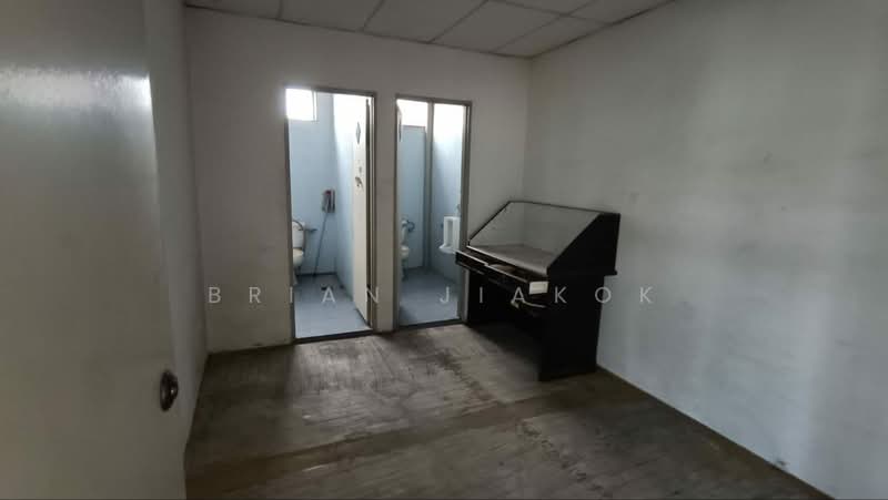 Detached Factory for Sale in Bandar Sri Damansara (Selangor) - Brian JiaKok - Bathroom - PropertyGuru.com.my