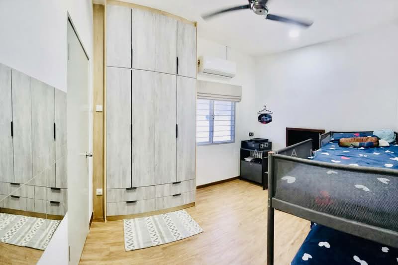 Sungai Buloh – Renovated 2 Storey Azalea @ Taman Putra Sungai Buloh untuk Untuk Dijual - RM 650,000, Apr 2026 - Bedroom - PropertyGuru.com.my