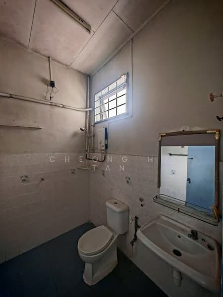 2-storey Terraced House for Sale in Seremban (Negeri Sembilan) - Cheong Hu Tan - Bathroom - PropertyGuru.com.my
