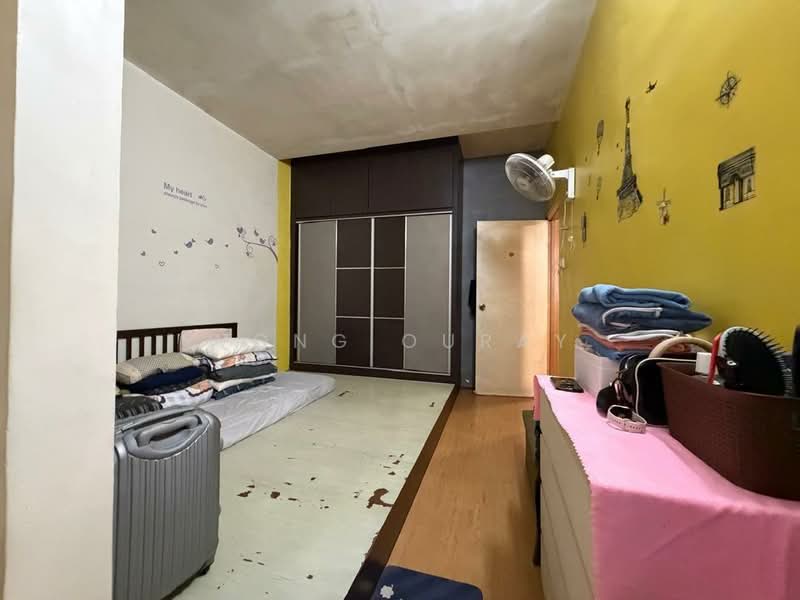 1-storey Terraced House for Sale in Taman Johor Jaya (Johor Bahru) - Wong Ouray - Bedroom - PropertyGuru.com.my