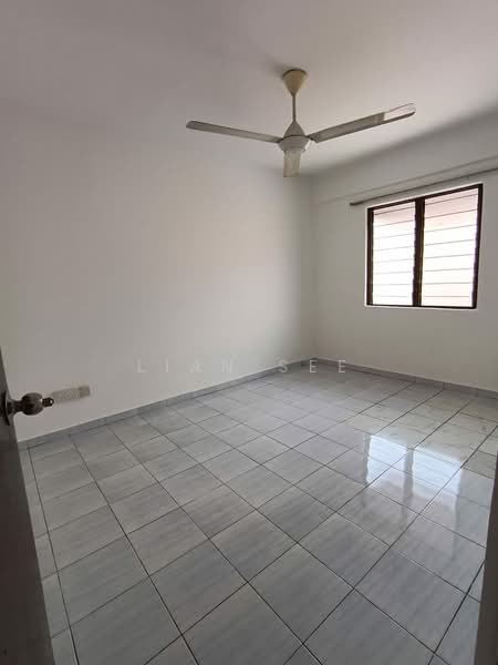 Flat for Rent at Bandar Bukit Tinggi 2 - Lian See - Bedroom - PropertyGuru.com.my