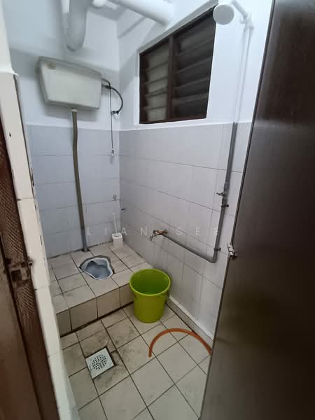 Flat for Rent at Bandar Bukit Tinggi 2 - Lian See - Bathroom - PropertyGuru.com.my