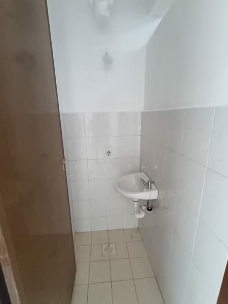 Flat for Rent at Bandar Bukit Tinggi 2 - Lian See - Bathroom - PropertyGuru.com.my