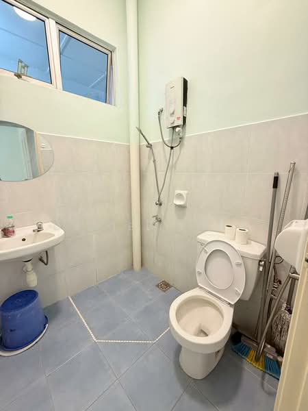 1-storey Terraced House for Sale in Taman Pelangi Indah (Ulu Tiram) - Daniel Yong - Bathroom - PropertyGuru.com.my