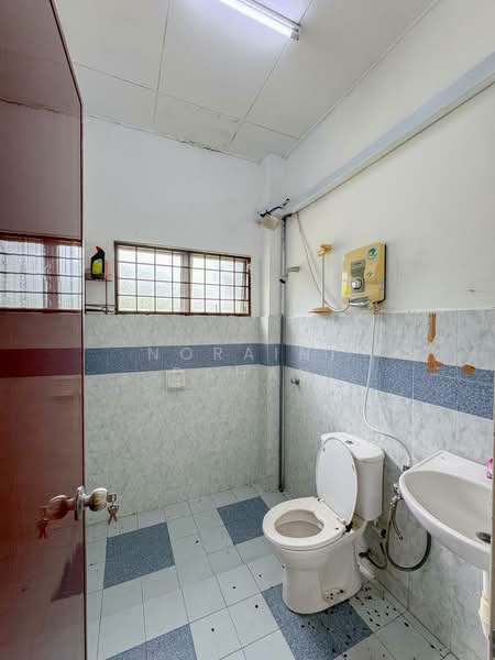 Semi-Detached House for Sale in Mantin (Negeri Sembilan) - Noraini Dahan - Bathroom - PropertyGuru.com.my