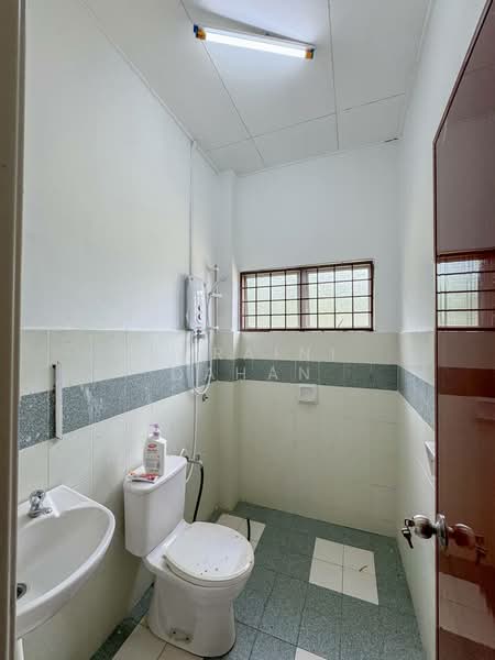 Semi-Detached House for Sale in Mantin (Negeri Sembilan) - Noraini Dahan - Bathroom - PropertyGuru.com.my