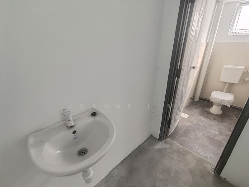 Shop / Office for Rent in Scientex Bandar Jasin (Jasin) - Joanne Lim - Bathroom - PropertyGuru.com.my