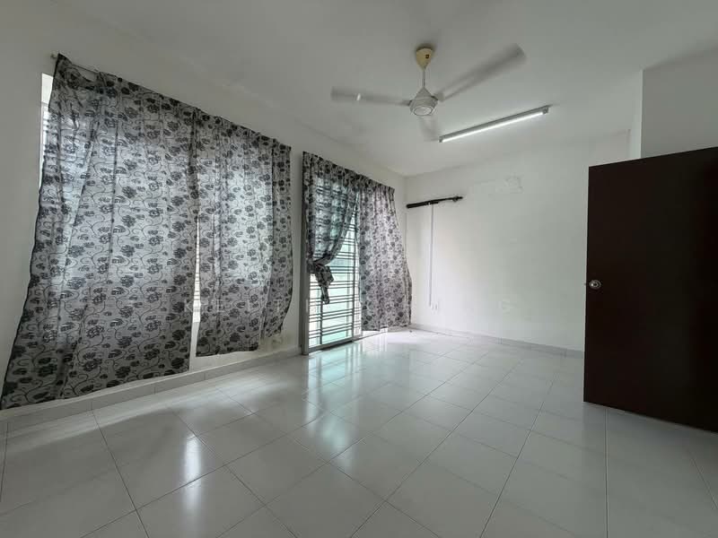 Taman Scientex Kulai untuk Untuk Dijual - RM 448,000, Apr 2026 - Living Room - PropertyGuru.com.my