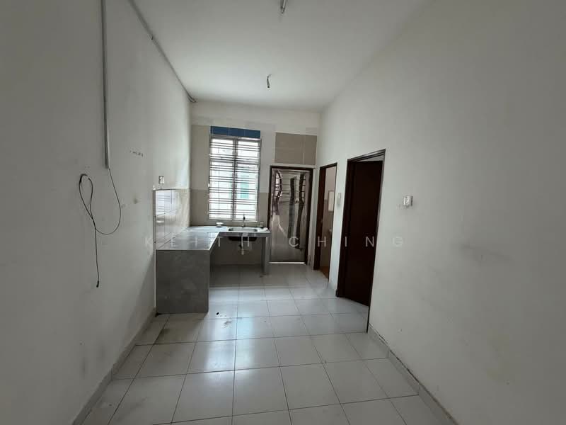 Taman Scientex Kulai untuk Untuk Dijual - RM 448,000, Apr 2026 - Kitchen - PropertyGuru.com.my