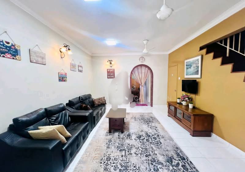 2-storey Terraced House for Sale in TAMAN PUCHONG UTAMA (Puchong) - Wendy Chin - Living Room - PropertyGuru.com.my
