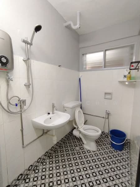 Apartment for Rent at Taman Pekaka Block 31 - Bernard Chew - Bathroom - PropertyGuru.com.my