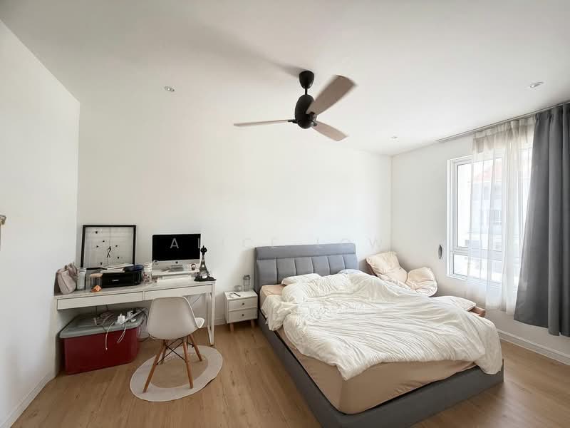 Rumah Teres 3 Tingkat untuk Dijual di Tamansari (Rawang) - Alice Low - Bedroom - PropertyGuru.com.my