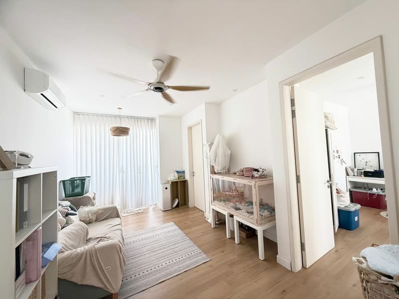 3-storey Terraced House for Sale in Batu Arang (Selangor) - Alice Low - Living Room - PropertyGuru.com.my