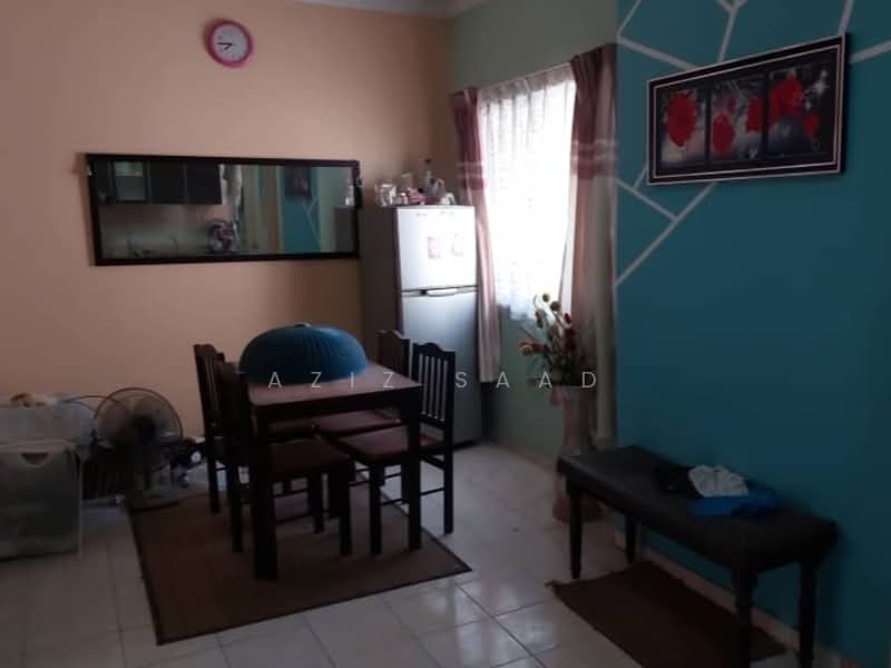 Terraced House for Rent in Sungai Buloh (Selangor) - Aziz Saad - Dining Room - PropertyGuru.com.my