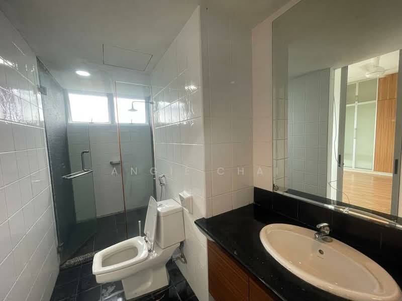 Kondominium untuk Dijual di The Plaza Condominium - Angie Chai - Bathroom - PropertyGuru.com.my
