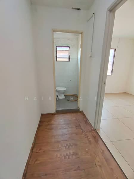2-storey Terraced House for Sale in Seksyen 18 (Shah Alam) - Hairi Halim - Corridor - PropertyGuru.com.my