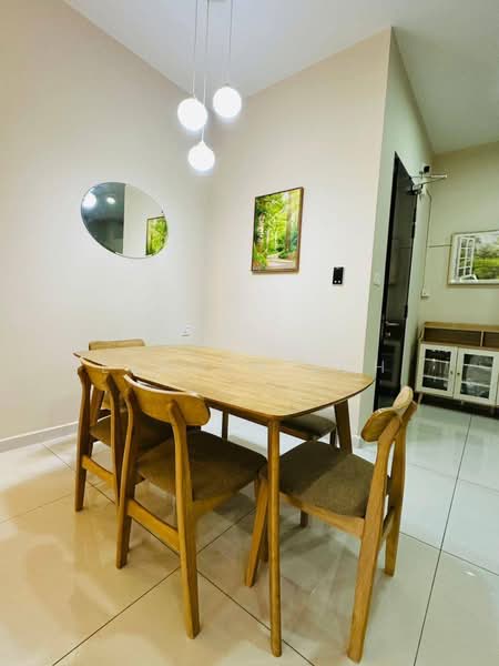 Condominium for Rent at Bay Point @ Country Garden Danga Bay - Eldwin Soh - Dining Room - PropertyGuru.com.my