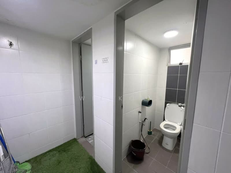 Bandar Bukit Mahkota Corner Shop Office untuk Untuk Disewa - RM 4,000 /bulan, Apr 2026 - Bathroom - PropertyGuru.com.my