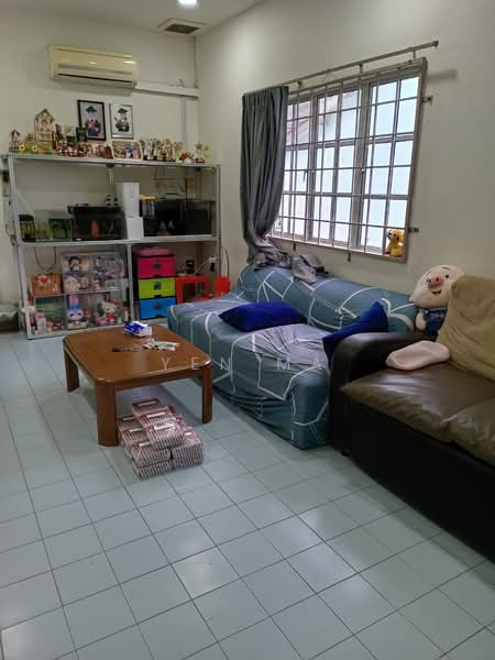 1-storey Terraced House for Sale in Taman Johor Jaya (Johor Bahru) - Yen Ma - Living Room - PropertyGuru.com.my