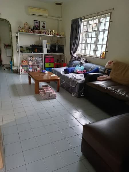 1-storey Terraced House for Sale in Taman Johor Jaya (Johor Bahru) - Yen Ma - Living Room - PropertyGuru.com.my