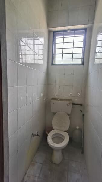 Shop / Office for Rent in Bandar Bukit Raja (Klang) - Jack Khor Phor Jiing - Bathroom - PropertyGuru.com.my