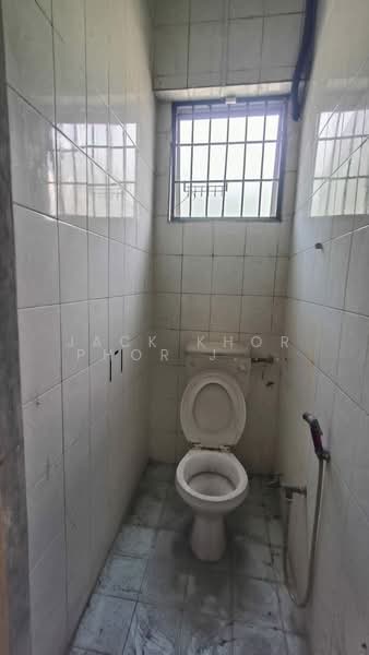 Shop / Office for Rent in Bandar Bukit Raja (Klang) - Jack Khor Phor Jiing - Bathroom - PropertyGuru.com.my