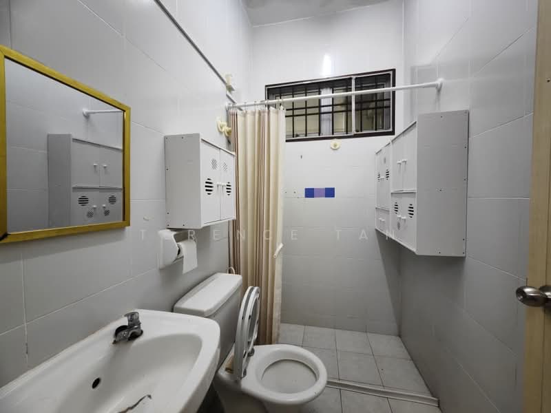 Rumah Teres 2 Tingkat untuk Dijual di Taman Desa Tebrau (Tebrau) - Terence Tan - Bathroom - PropertyGuru.com.my