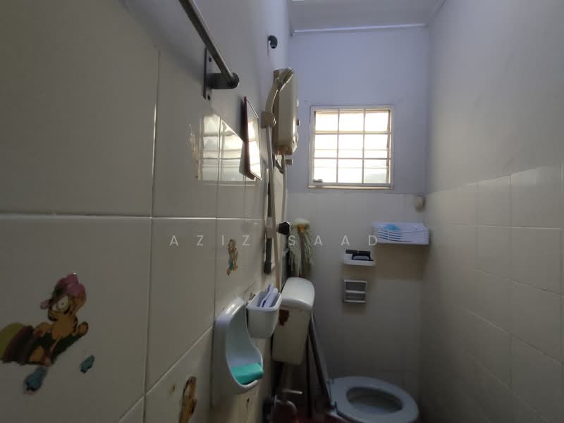 Apartment for Sale at saujana apartment - Aziz Saad - Bathroom - PropertyGuru.com.my