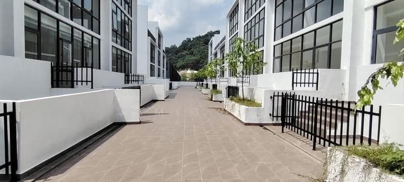 4-storey Terraced House for Sale in Damansara Perdana (Selangor) - James Law - Community garden - PropertyGuru.com.my