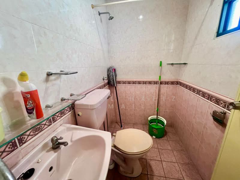 2-storey Terraced House for Sale in Petaling Jaya (Selangor) - Saiful Hafiz Ismail - Bathroom - PropertyGuru.com.my