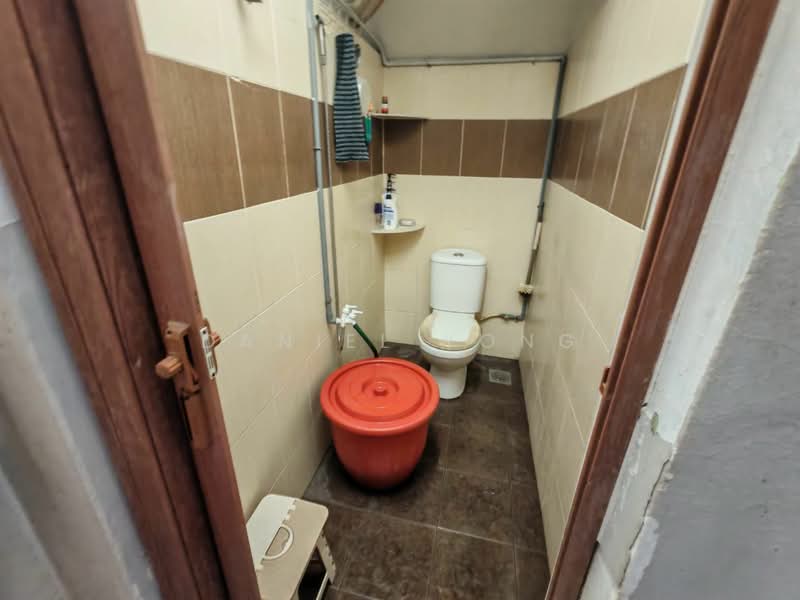 2-storey Terraced House for Sale in Taman Johor Jaya (Johor Bahru) - Daniel Yong - Bathroom - PropertyGuru.com.my