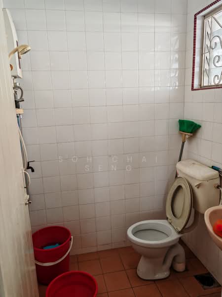 Semi-Detached House for Sale in Taman Century (Johor Bahru) - Soh Chai Seng - Bathroom - PropertyGuru.com.my