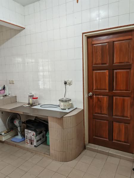 Semi-Detached House for Sale in Taman Century (Johor Bahru) - Soh Chai Seng - Kitchen - PropertyGuru.com.my
