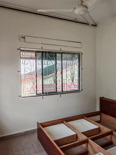 Semi-Detached House for Sale in Taman Century (Johor Bahru) - Soh Chai Seng - Bedroom - PropertyGuru.com.my