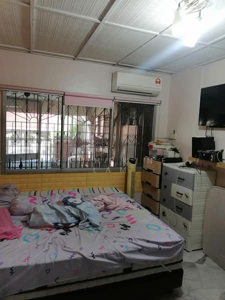1-storey Terraced House for Sale in Taman Bukit Kuchai (Bandar Kinrara) - Katherine Lam - Bedroom - PropertyGuru.com.my