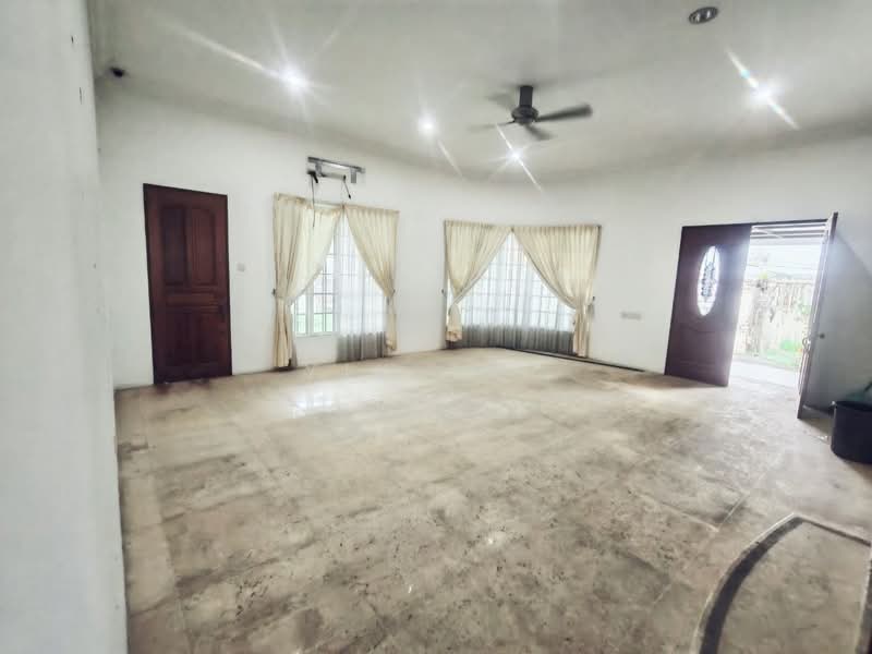 Bungalow for Sale in Kampung Mohd Amin (Johor Bahru) - Yik Tat - Living Room - PropertyGuru.com.my