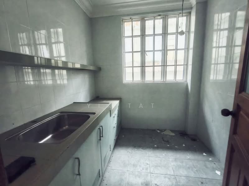 Bungalow for Sale in Kampung Mohd Amin (Johor Bahru) - Yik Tat - Kitchen - PropertyGuru.com.my