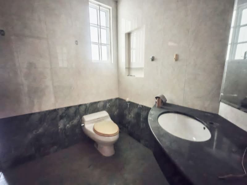 Bungalow for Sale in Kampung Mohd Amin (Johor Bahru) - Yik Tat - Bathroom - PropertyGuru.com.my