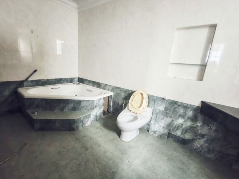 Bungalow for Sale in Kampung Mohd Amin (Johor Bahru) - Yik Tat - Bathroom - PropertyGuru.com.my