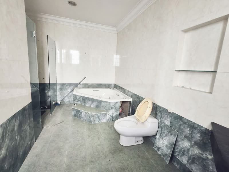 Bungalow for Sale in Kampung Mohd Amin (Johor Bahru) - Yik Tat - Bathroom - PropertyGuru.com.my