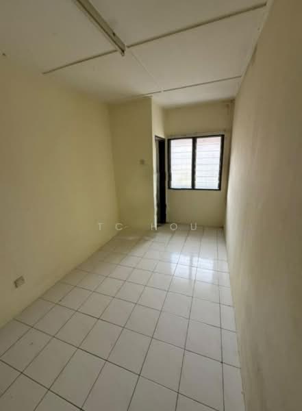 Terraced House for Sale in Taman Pinggiran Putra (Seri Kembangan) - TC Hou - Interior - PropertyGuru.com.my